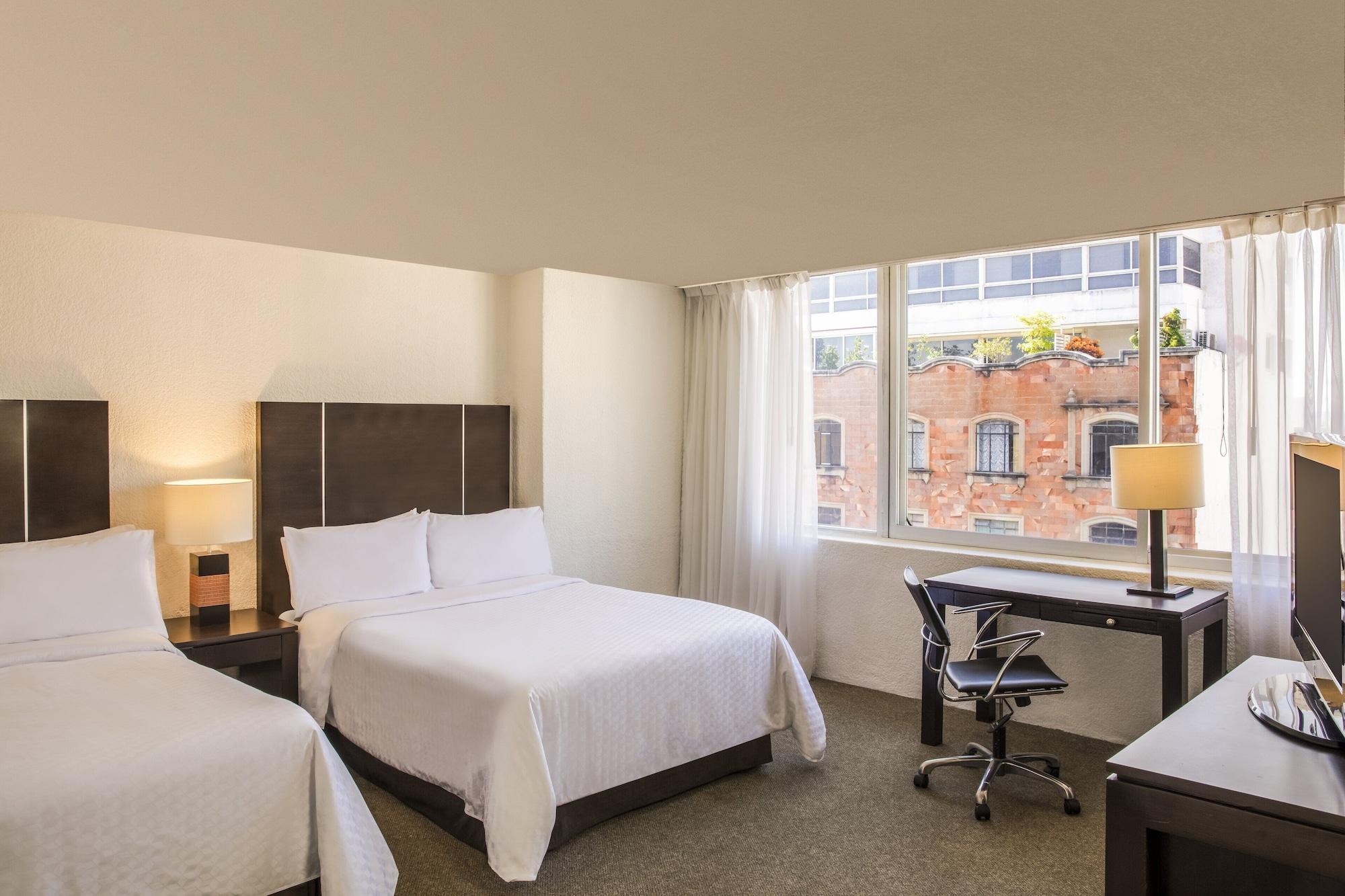 Hotel Plaza Genova Centro Guadalajara Buitenkant foto