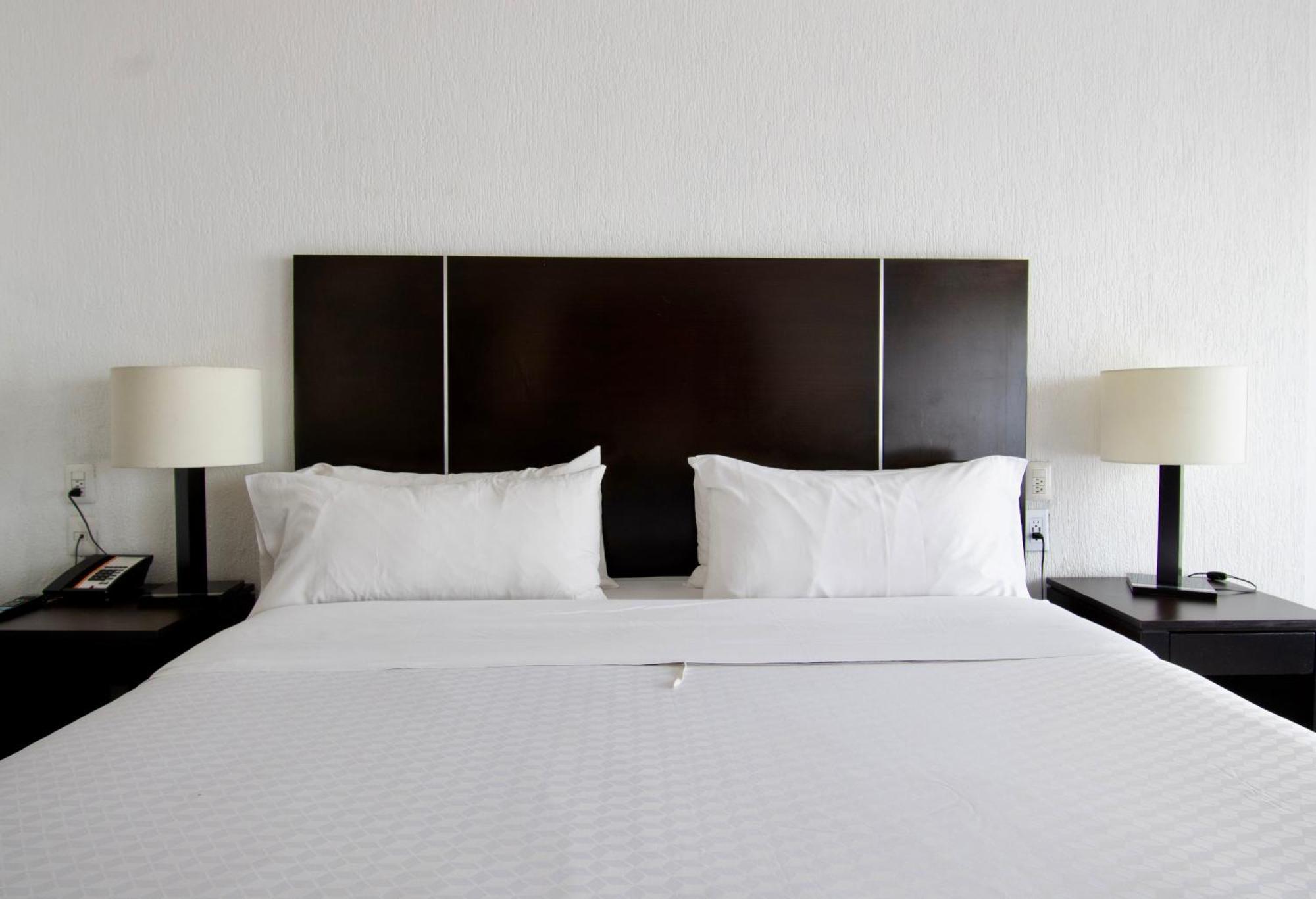 Hotel Plaza Genova Centro Guadalajara Buitenkant foto