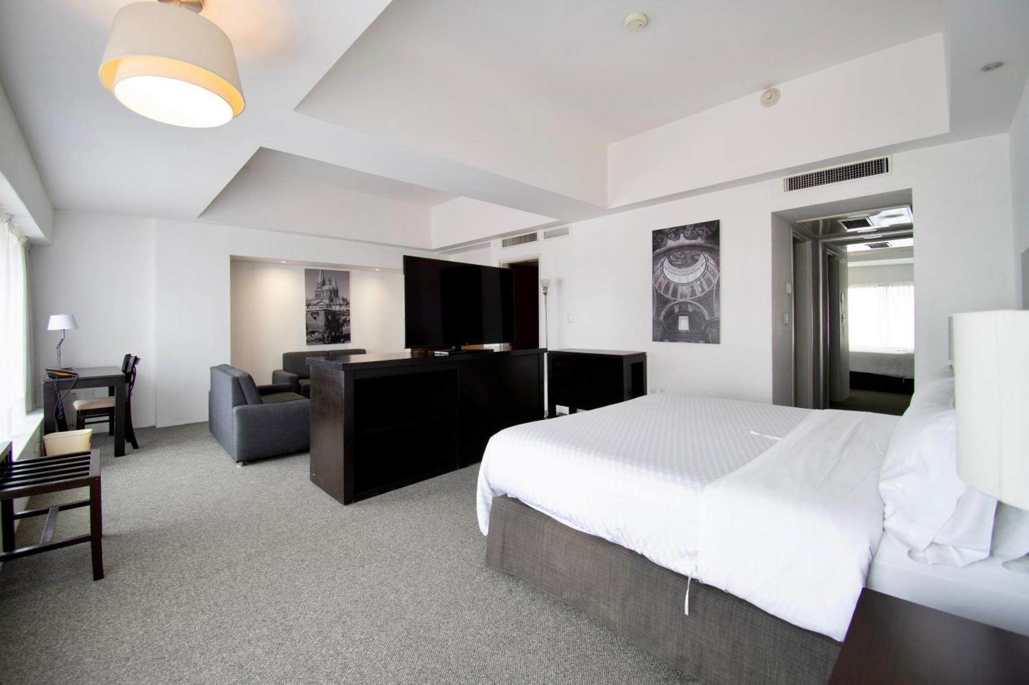 Hotel Plaza Genova Centro Guadalajara Buitenkant foto