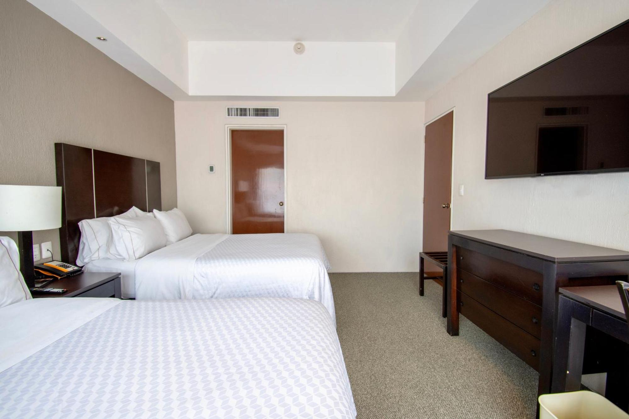 Hotel Plaza Genova Centro Guadalajara Buitenkant foto