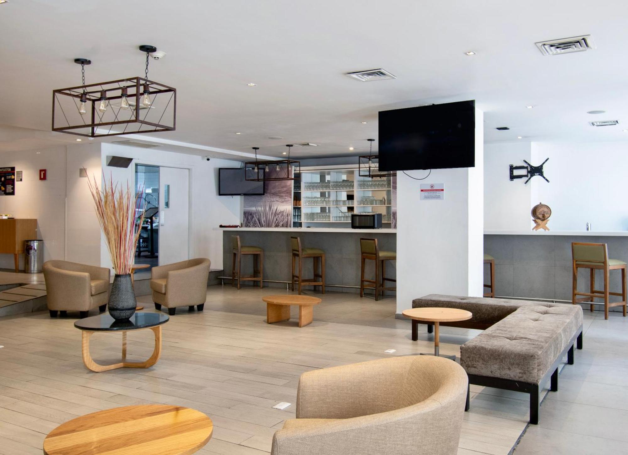 Hotel Plaza Genova Centro Guadalajara Buitenkant foto