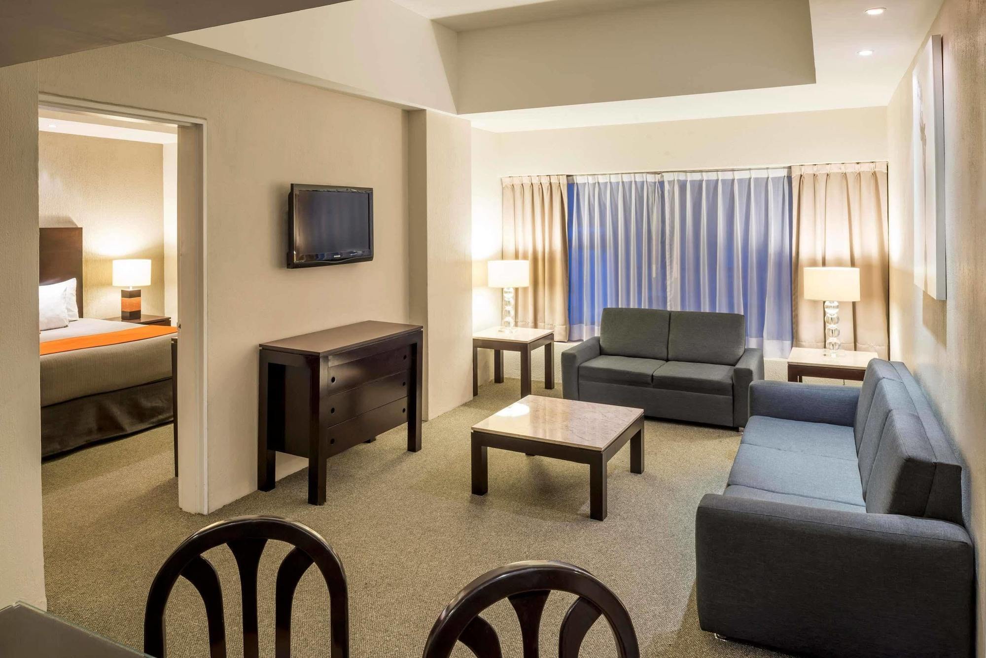 Hotel Plaza Genova Centro Guadalajara Buitenkant foto
